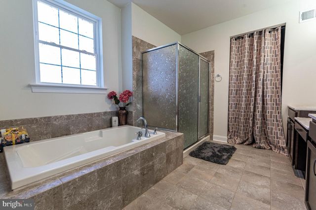 62 SURREY DR, Easton, PA 18045