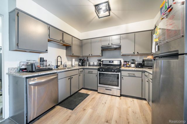 16931 General Avenue, Fraser, MI 48026