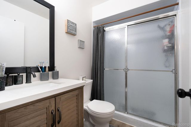 16931 General Avenue, Fraser, MI 48026