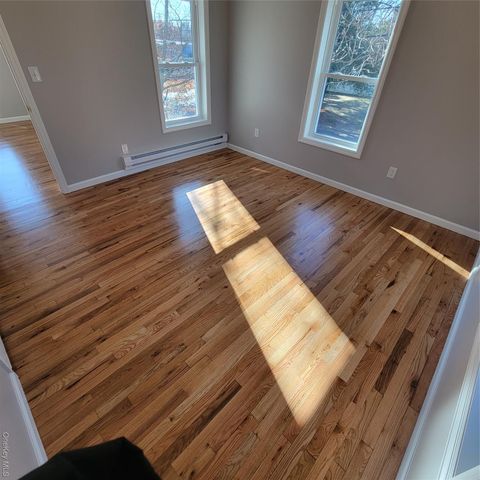 19 Railroad Street 2nd Floor, Greenlawn, NY 11740