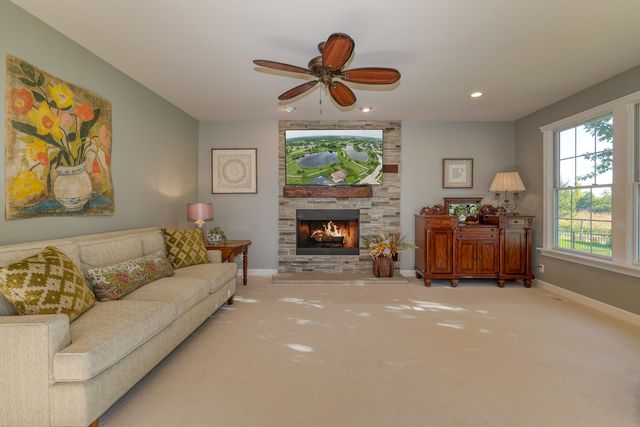 1261 Independence Avenue, Elburn, IL 60119