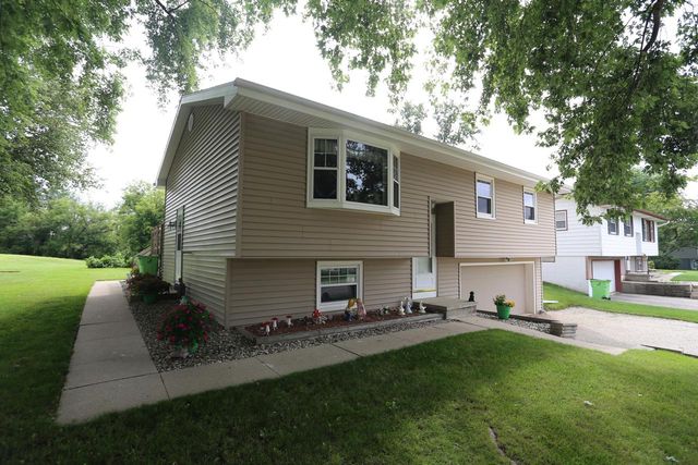 907 S University AVENUE, Beaver Dam, WI 53916