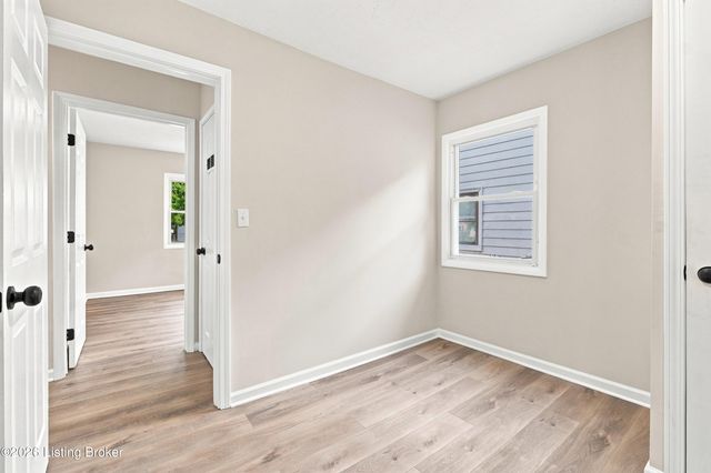 318 Freeman Ave, Louisville, KY 40214