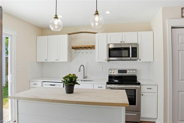 1901 Gravenhurst DR, Virginia Beach, VA 23464