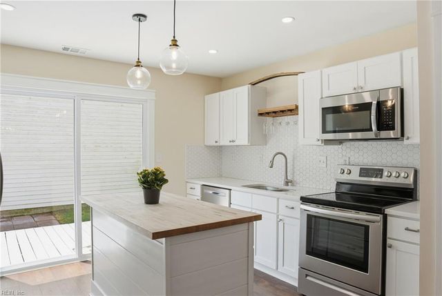 1901 Gravenhurst DR, Virginia Beach, VA 23464