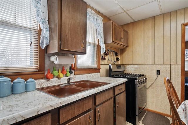 882 Shawnee Road, Kansas City, KS 66103