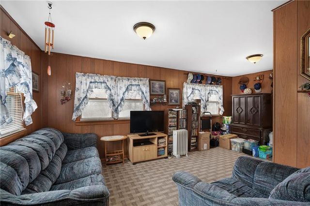 882 Shawnee Road, Kansas City, KS 66103