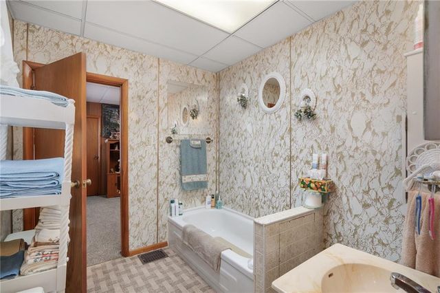 882 Shawnee Road, Kansas City, KS 66103