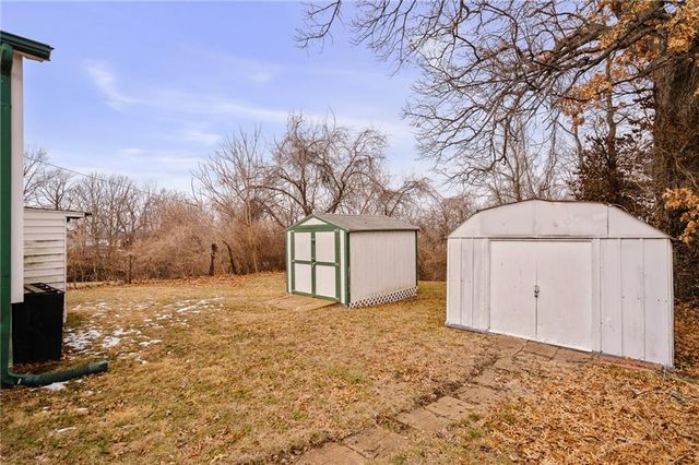 882 Shawnee Road, Kansas City, KS 66103