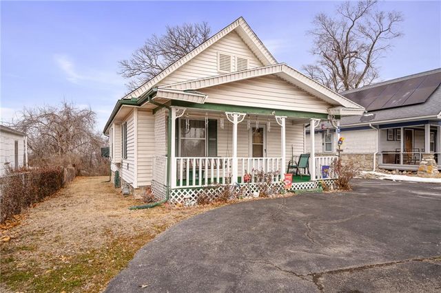 882 Shawnee Road, Kansas City, KS 66103