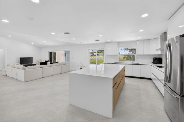 20203 Back Nine Drive, Boca Raton, FL 33498