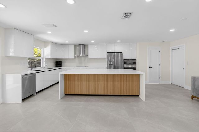 20203 Back Nine Drive, Boca Raton, FL 33498