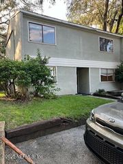 714 OAKS MANOR Court, M3-2, Jacksonville, FL 32211