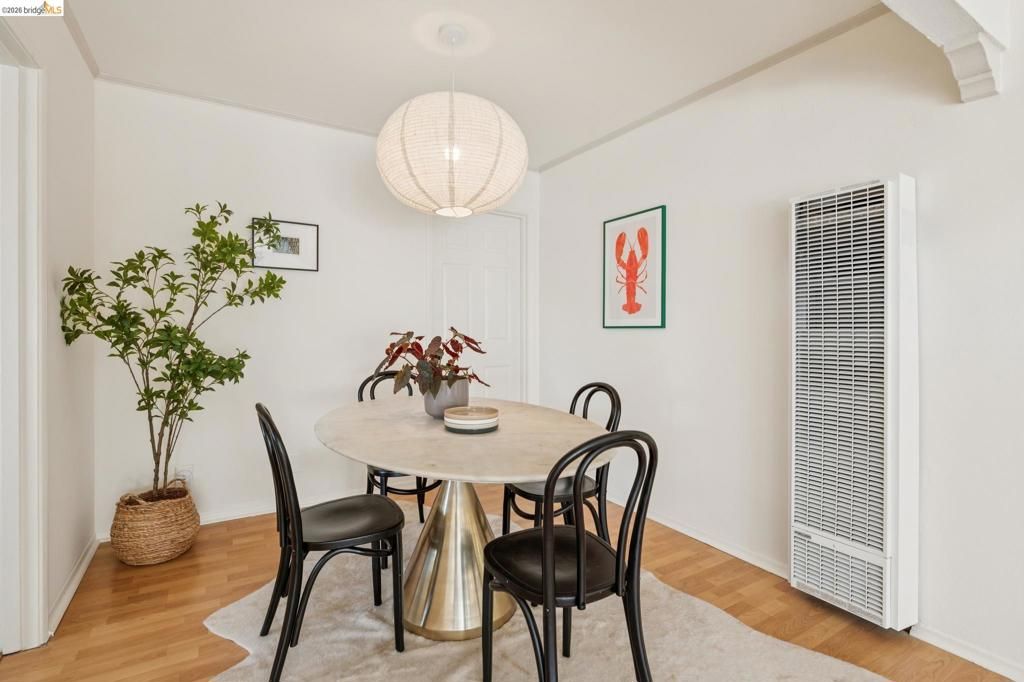 Image 10 of property listing at 738 Ventura St, Richmond, CA 94805