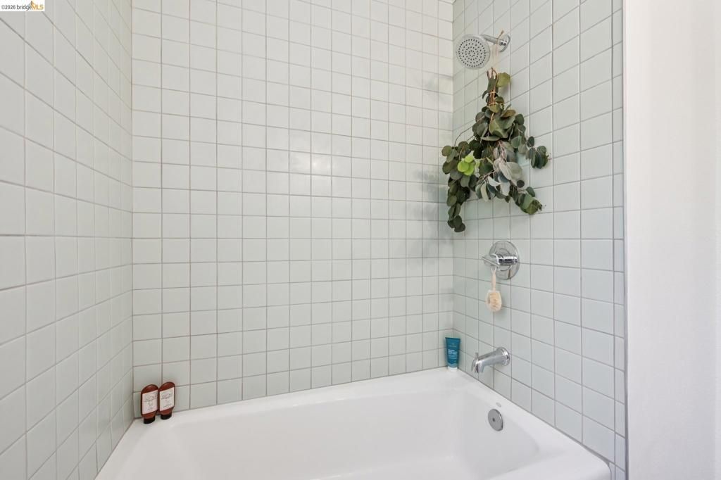 Image 23 of property listing at 738 Ventura St, Richmond, CA 94805