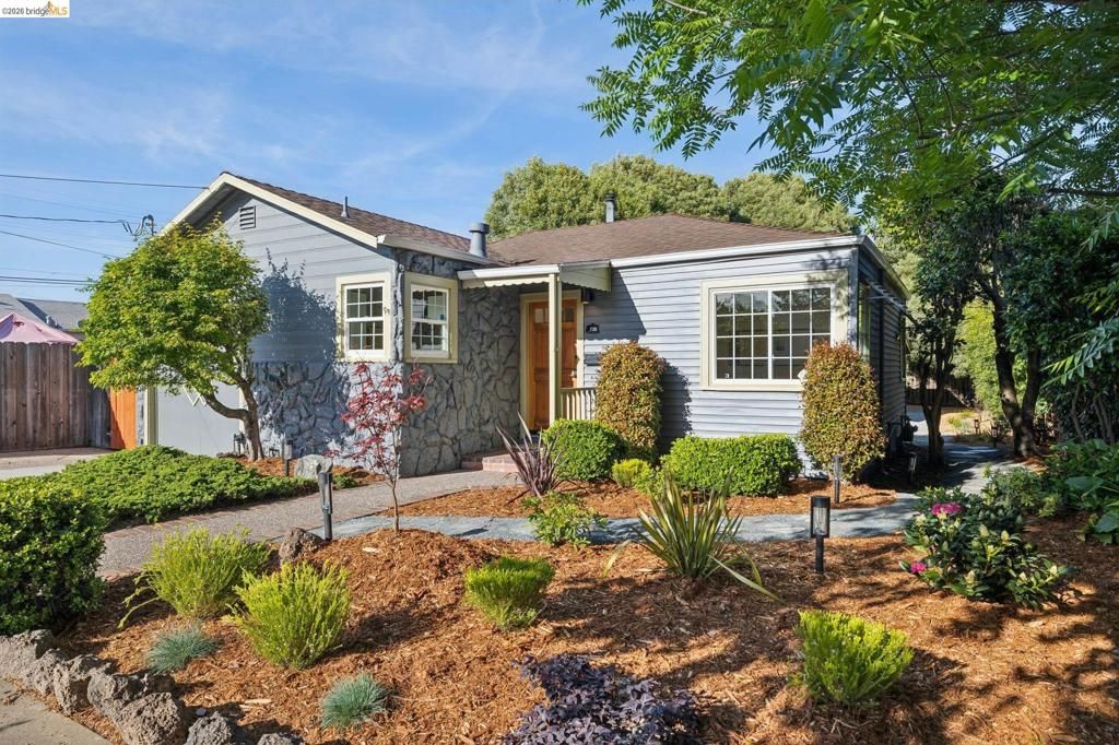 Image 3 of property listing at 738 Ventura St, Richmond, CA 94805