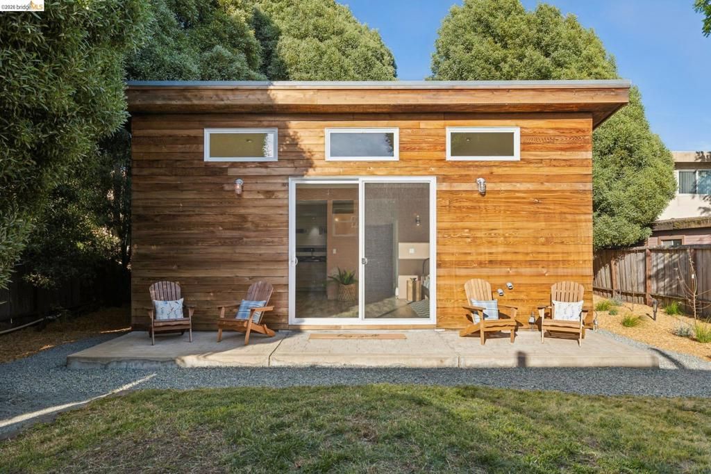 Image 34 of property listing at 738 Ventura St, Richmond, CA 94805