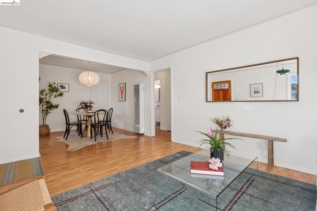 Image 9 of property listing at 738 Ventura St, Richmond, CA 94805