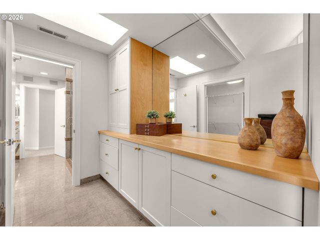 1463 Se COLUMBIA Way, Vancouver, WA 98661