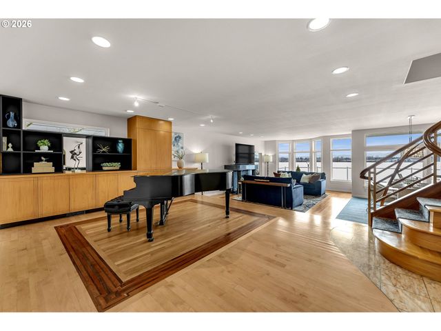 1463 Se COLUMBIA Way, Vancouver, WA 98661