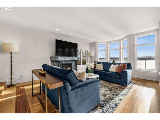 1463 Se COLUMBIA Way, Vancouver, WA 98661