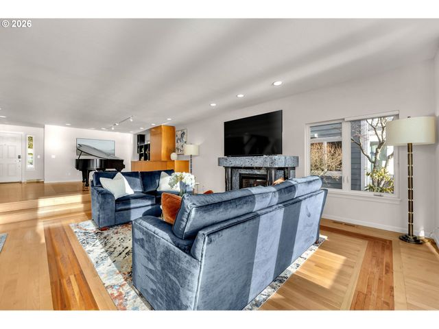 1463 Se COLUMBIA Way, Vancouver, WA 98661