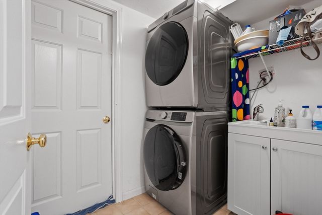 36 Cambridge Rd 44, Woburn, MA 01801