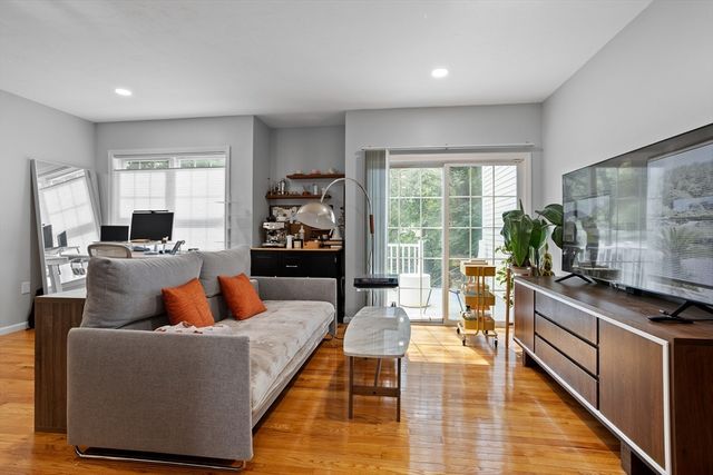 36 Cambridge Rd 44, Woburn, MA 01801