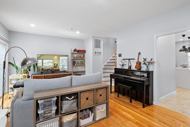 36 Cambridge Rd 44, Woburn, MA 01801