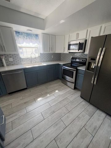 556 Stallion Road SE, Rio Rancho, NM 87124