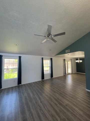 556 Stallion Road SE, Rio Rancho, NM 87124