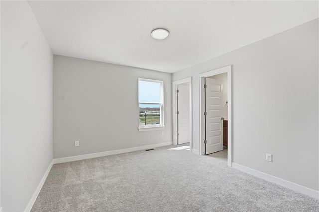 505 SW Newport Drive, Blue Springs, MO 64014