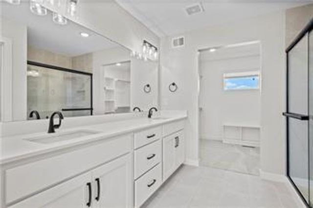 505 SW Newport Drive, Blue Springs, MO 64014
