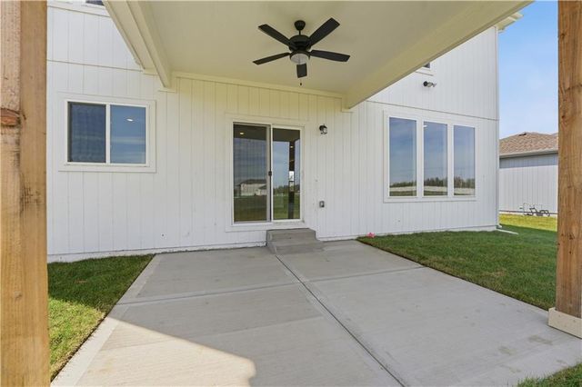 505 SW Newport Drive, Blue Springs, MO 64014