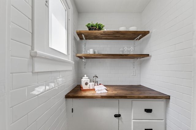 72 Chestnut St 72, Clinton, MA 01510