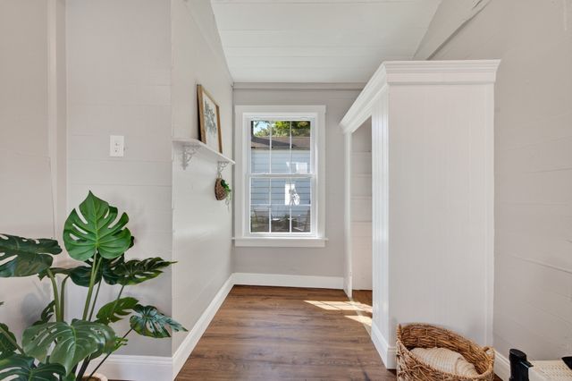 72 Chestnut St 72, Clinton, MA 01510
