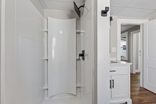 72 Chestnut St 72, Clinton, MA 01510