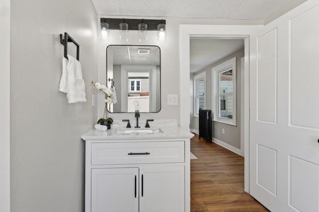 72 Chestnut St 72, Clinton, MA 01510