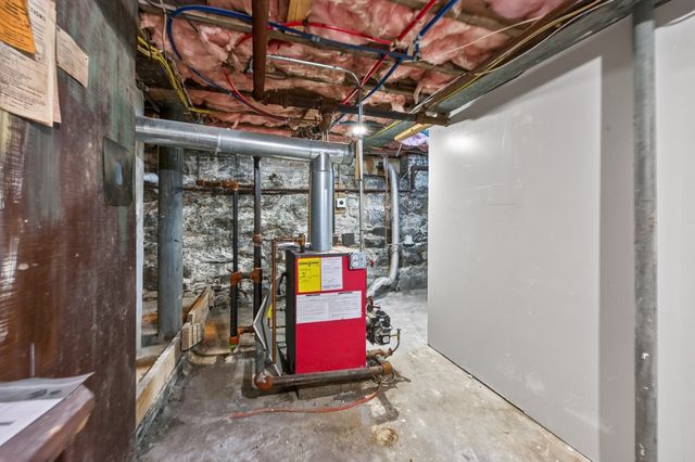 72 Chestnut St 72, Clinton, MA 01510