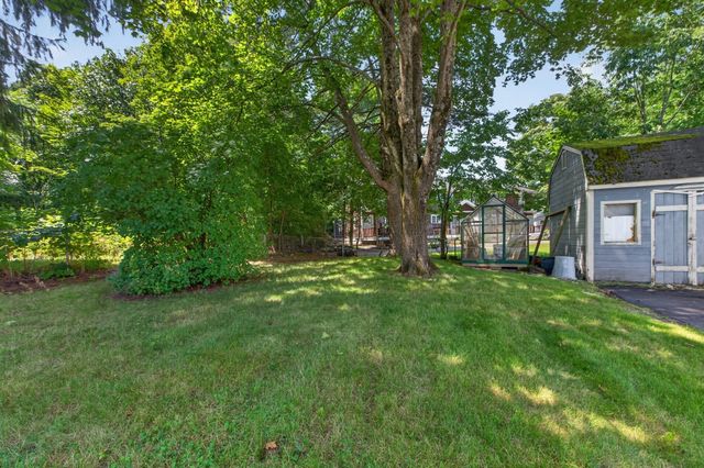 72 Chestnut St 72, Clinton, MA 01510