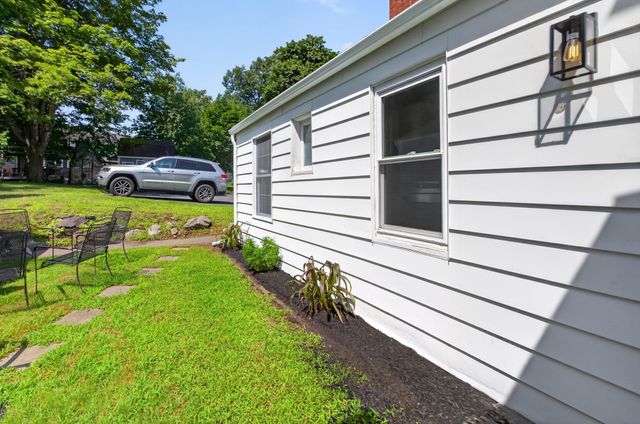 72 Chestnut St 72, Clinton, MA 01510