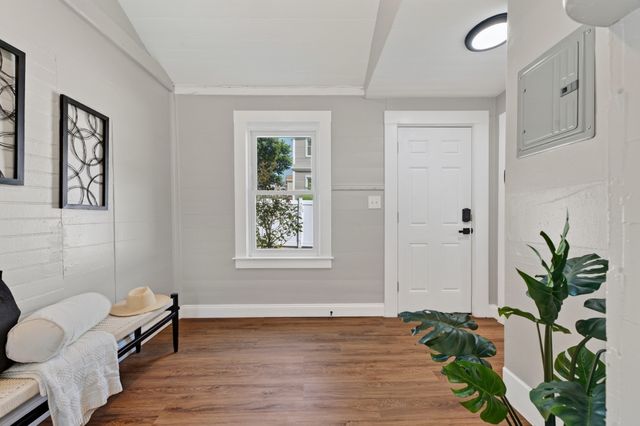 72 Chestnut St 72, Clinton, MA 01510