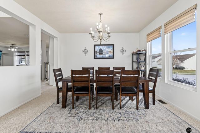 1802 Fox Run Drive, Papillion, NE 68046