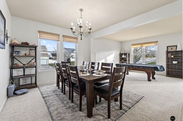 1802 Fox Run Drive, Papillion, NE 68046