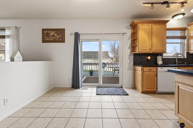 1802 Fox Run Drive, Papillion, NE 68046