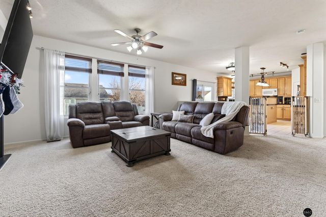 1802 Fox Run Drive, Papillion, NE 68046