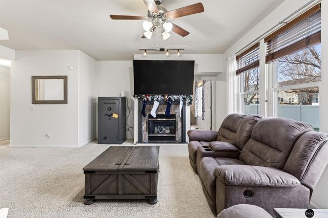 1802 Fox Run Drive, Papillion, NE 68046