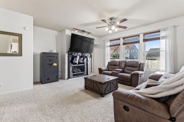 1802 Fox Run Drive, Papillion, NE 68046