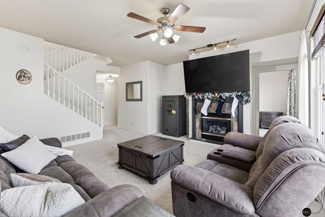 1802 Fox Run Drive, Papillion, NE 68046