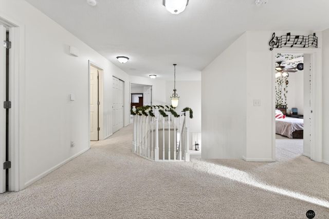 1802 Fox Run Drive, Papillion, NE 68046